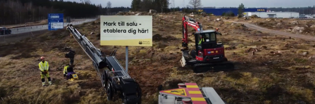 Montering av skyltar i Älmhult tillsammans med Terranor